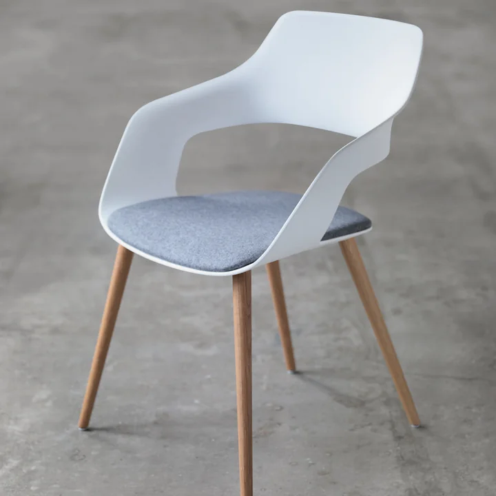 The Occo 222/21 universal chair from Wilkhahn with seat cushion