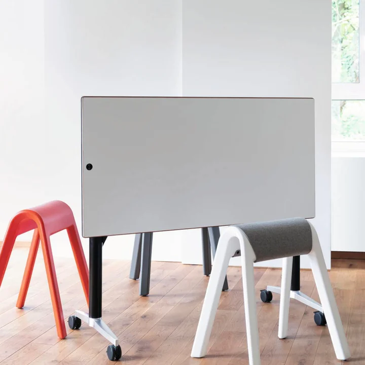 The Timetable Lift from Wilkhahn as a vertical whiteboard