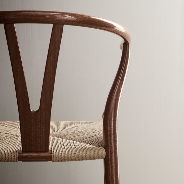 The Birthday Edition 2021 of the CH24 Wishbone Chair from Carl Hansen with elegant contrast