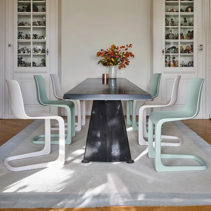 The EVO-C all-plastic chair from Vitra in the bright dining room