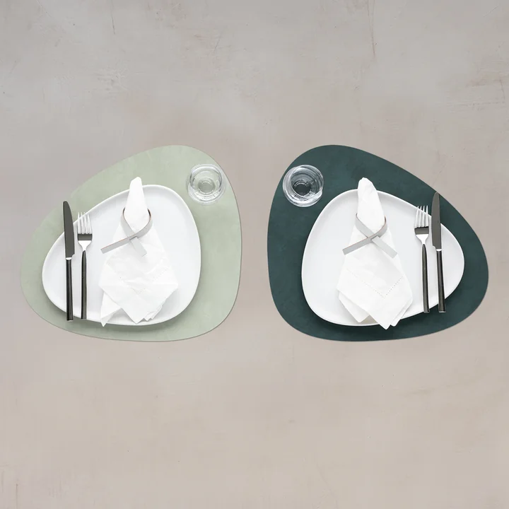 Placemat Curve L Double from Lind DNA in Nupo dark green / olive green