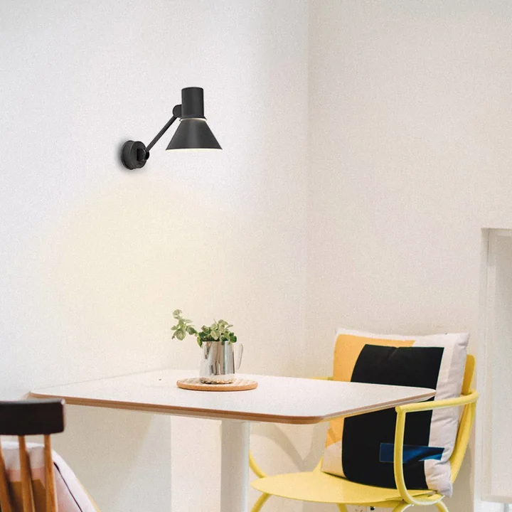 The Type 80 wall lamp W2 from Anglepoise at the workplace