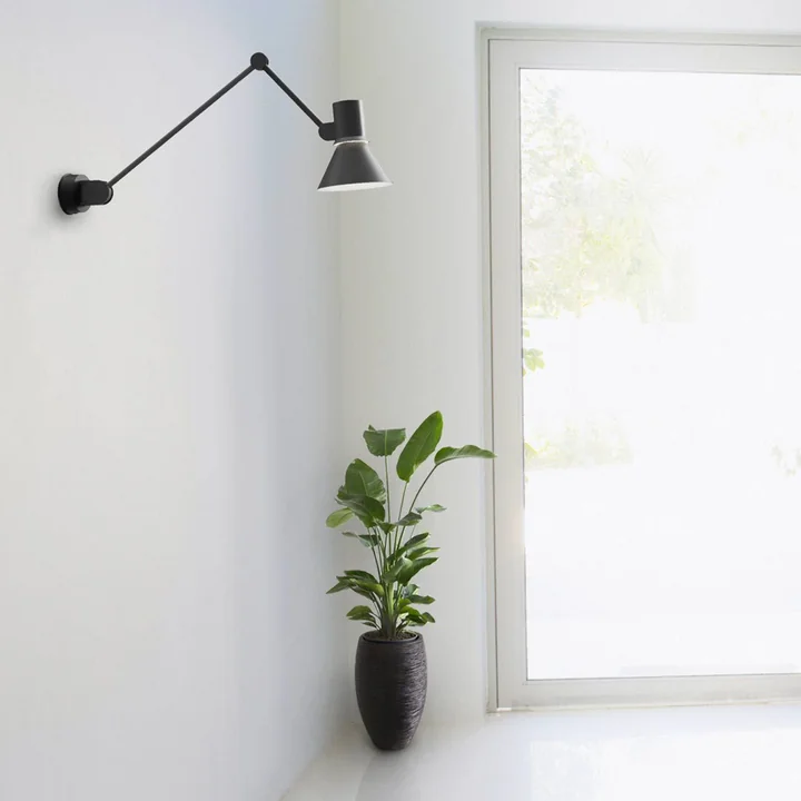 The Type 80 wall lamp W3 from Anglepoise : clear and functional