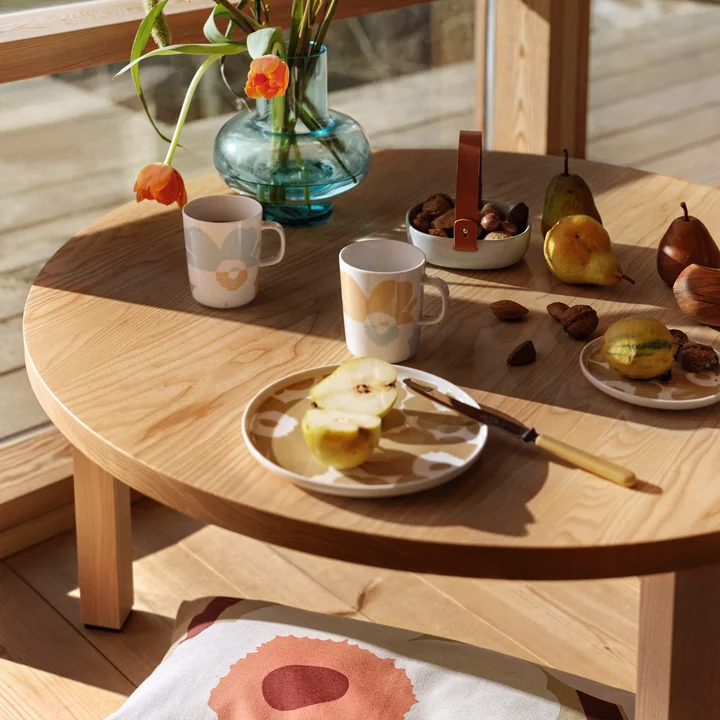 Floral, summery patterns on plates and cups from Marimekko