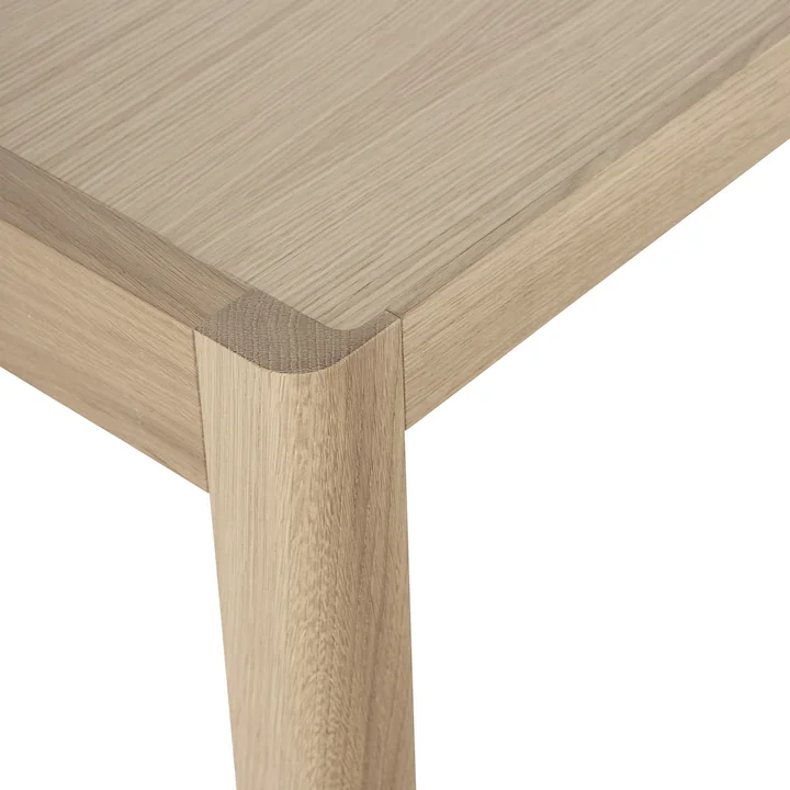 Workshop Oak dining table from Muuto in detail