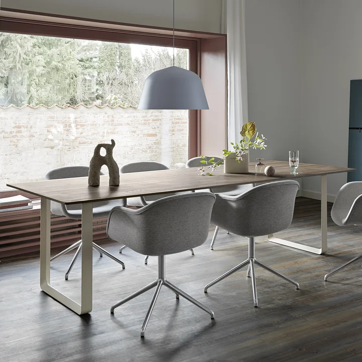70/70 Dining table in smoked oak / sand, Ambit pendant lamp with a diameter of 55 cm in light blue and Ridge vase by Muuto