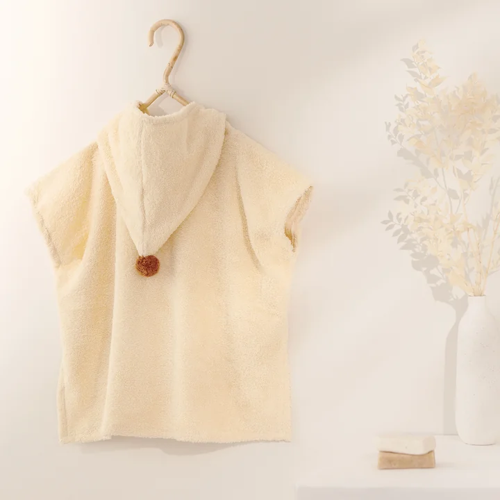 The So cute baby bath poncho from Nobodinoz is high quality and durable.