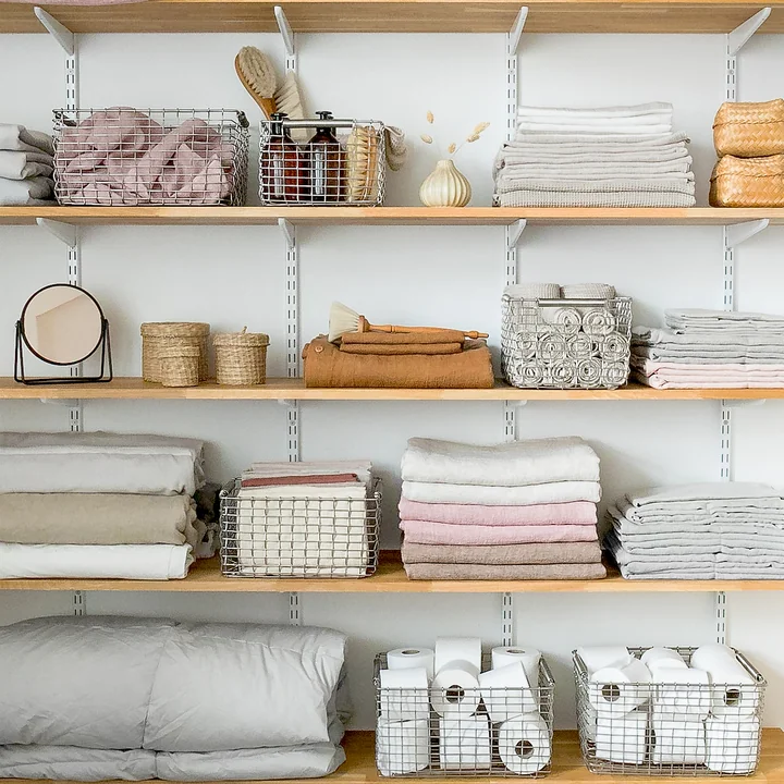 The Rectangular basket from Korbo on the bathroom shelf