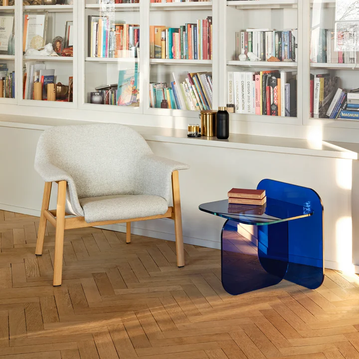 Eyecatcher in the living room made of glass