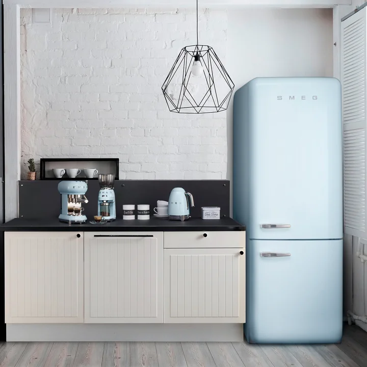 Kettle KLF04 (variable temperature control) from Smeg