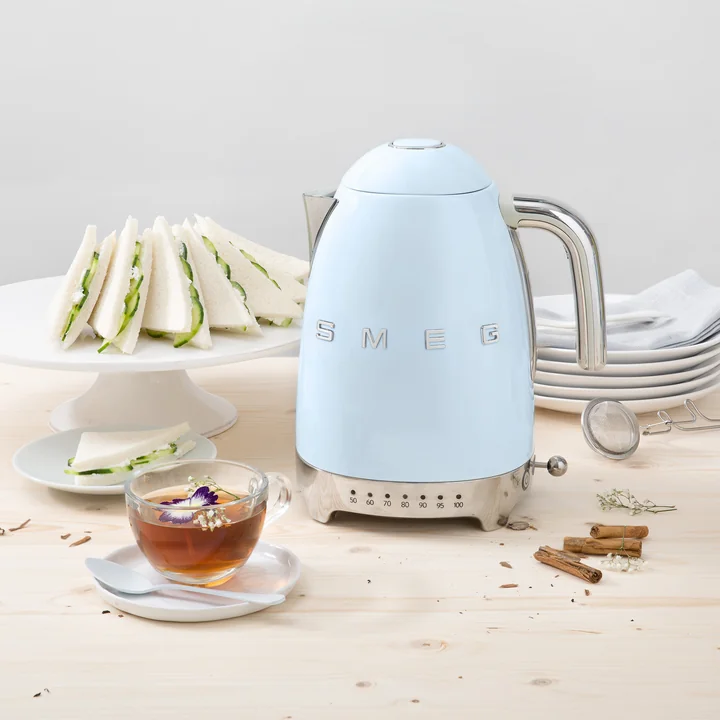 Kettle KLF04 (variable temperature control) from Smeg