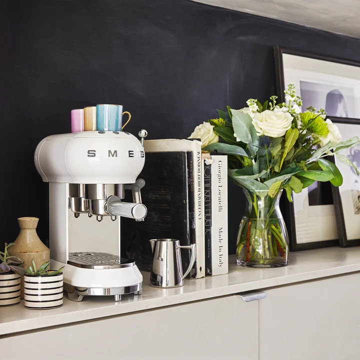 Espresso coffee machine with portafilter from Smeg