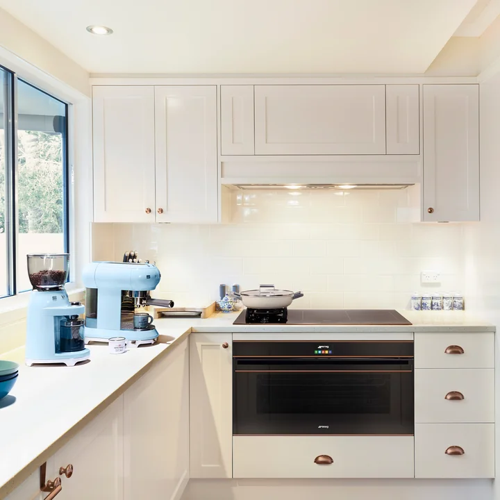 Espresso coffee machine with portafilter from Smeg