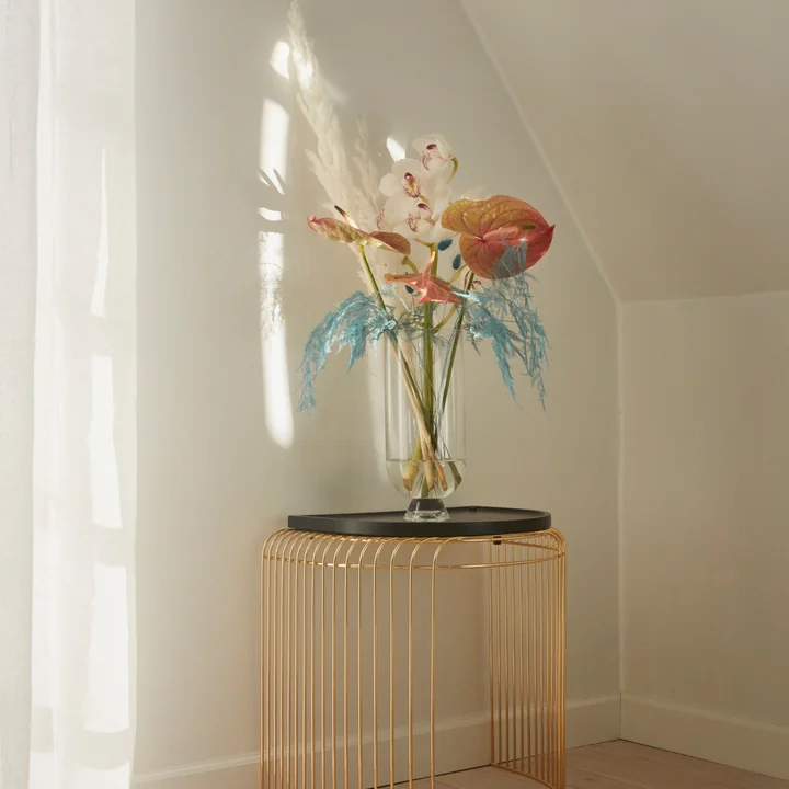 The Glacies vase from AYTM is a seductive element in the interior.