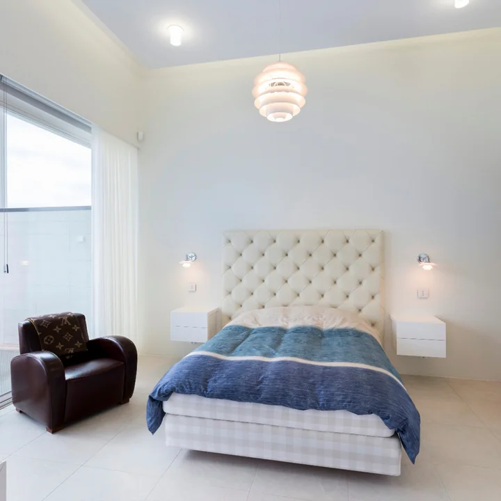 The PH 2/1 in the bedroom