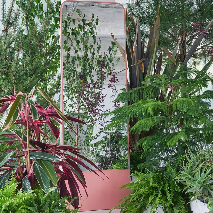 The Fridrich mirror in a floral ambience