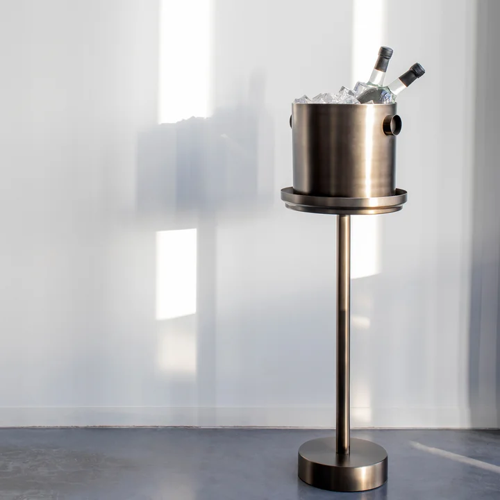 The Rondo wine bucket with delicious wine