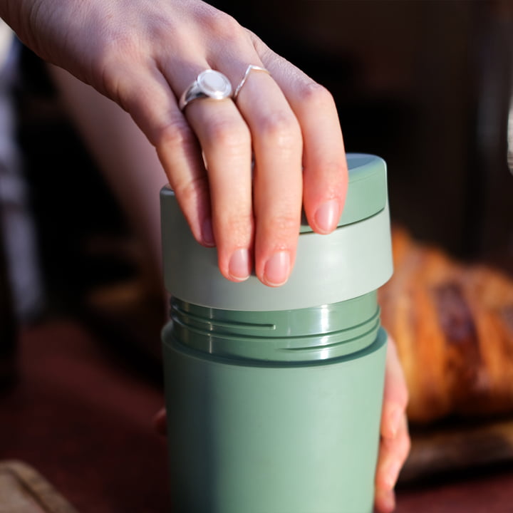 Sipp Travel mug with hinged lid from Joseph Joseph