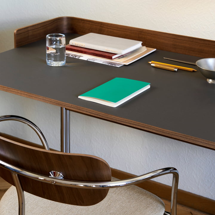 Timeless desk with wooden border