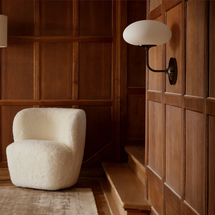 The Stemlite wall light in the entrance area