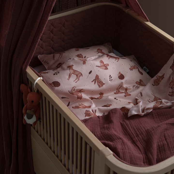 Baby cot bumper from Sebra in burgundy red