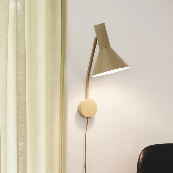 Timeless wall lamp as night light