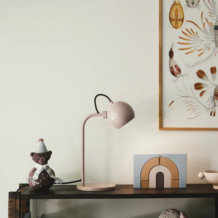 The Ball Single table lamp on the desk