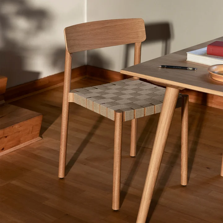 Timeless chair with woven seat