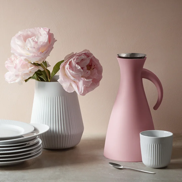Coffee vacuum jug 1 l from Eva Solo in rose quartz