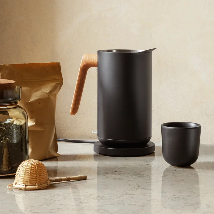 Nordic Kitchen Kettle 1,5 l from Eva Solo in black / oak