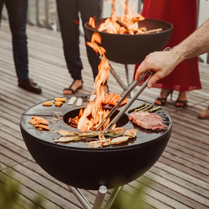 Fire bowl with plancha grill plate