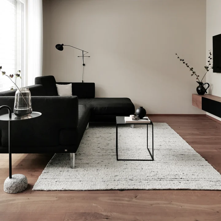 The Pebble felt ball rug of the Collection in the living room of nedashome