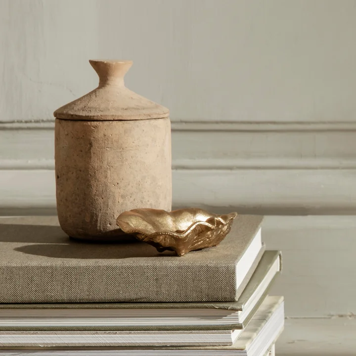 Ura scented candle from Ferm Living in the version Pale Sienna, chamomile