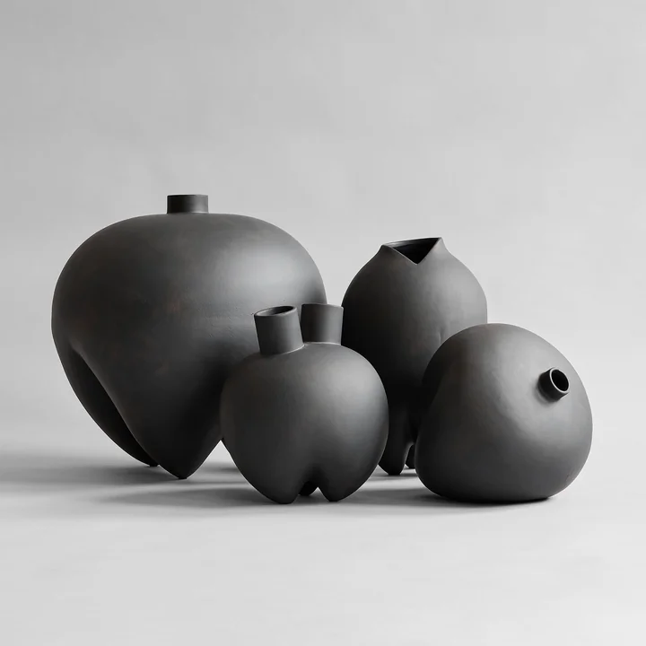 Sumo Vases in coffee / dark brown from 101 Copenhagen