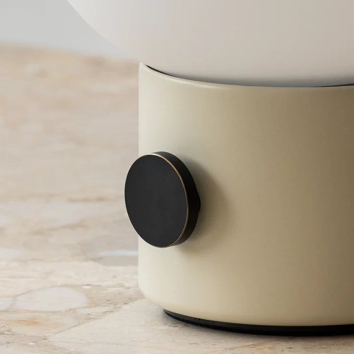 Dimmable battery light from Audo