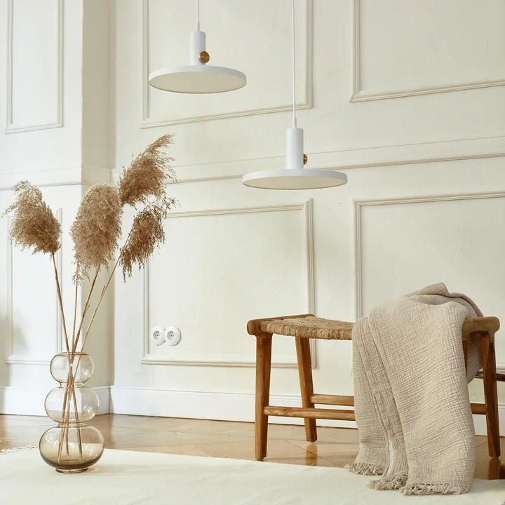 Mood pendant lamp from yunic and the Sphere glass vase from Collection