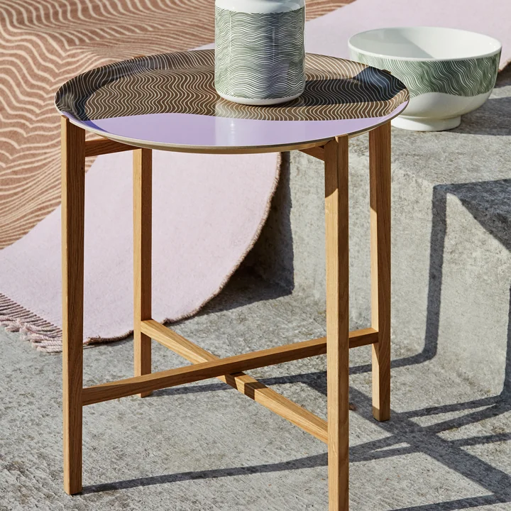 Tray stand, oak / Gabriel Näkki tray from Marimekko