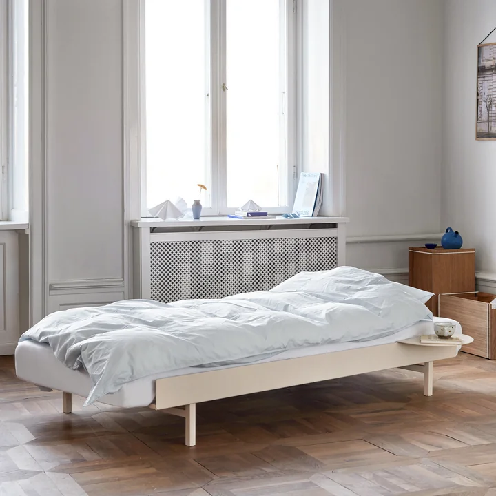 Bed from Moebe in sand (side view)