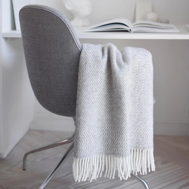 Kattefot Wool blanket 220 x 140 cm from Røros Tweed in light gray