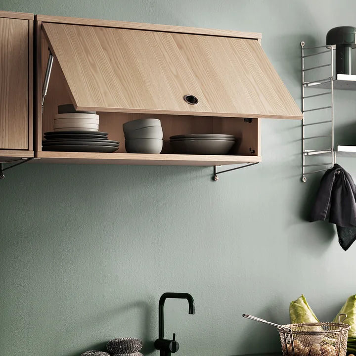 Wardrobe element with flap door from String