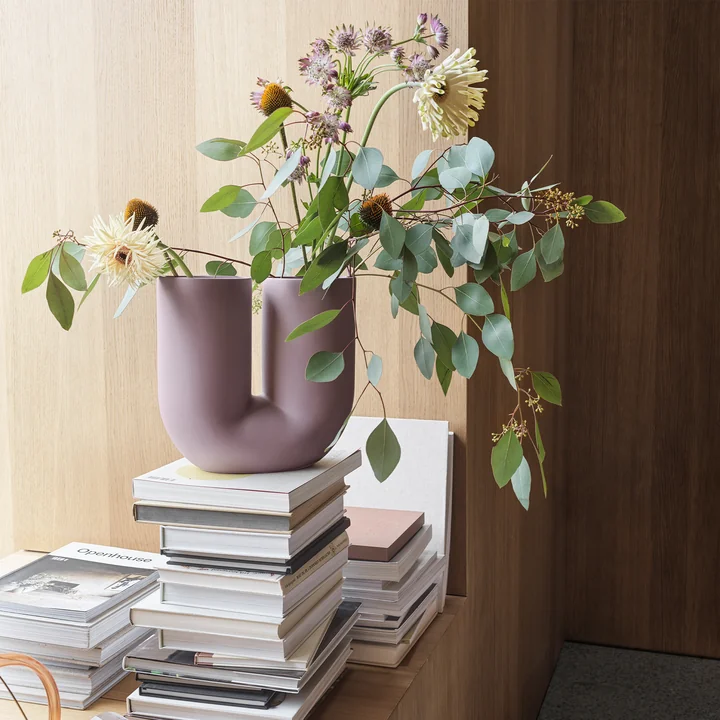 Kink Vase from Muuto in lilac