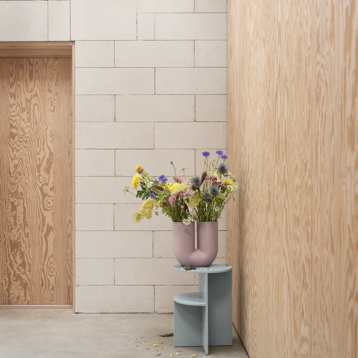 Kink Vase from Muuto in lilac