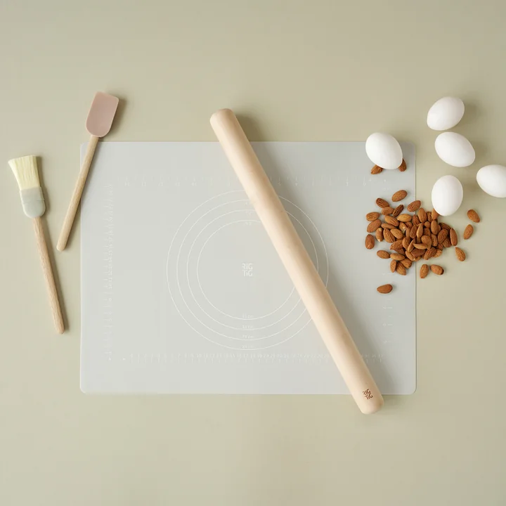 Bake-It Pastry roller and baking mat in light gray from Rig-Tig by Stelton