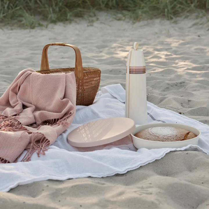 Picnic Insulated bottle + 4 cups, blossom and the Picnic Baking pan from Rig-Tig by Stelton