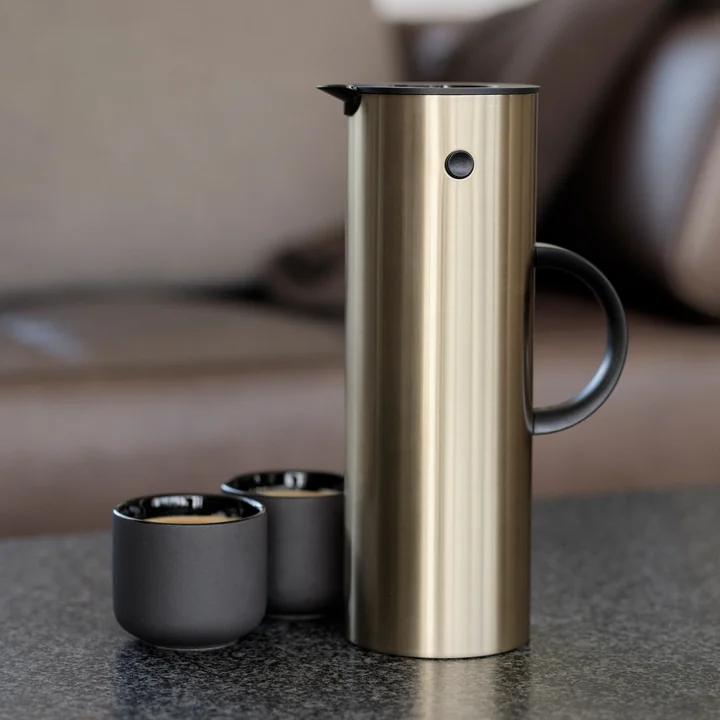 Vacuum jug EM 77, 1 l in brushed brass from Stelton