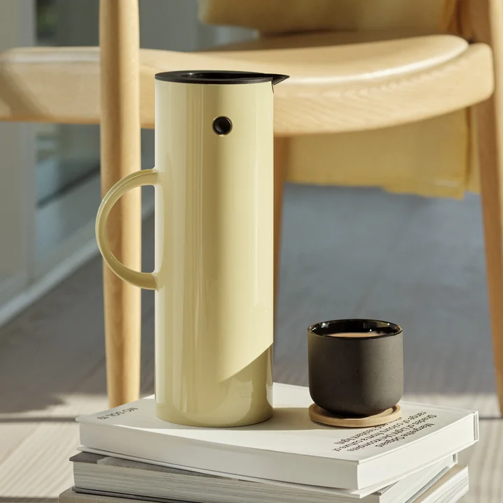 Vacuum jug EM 77, 1 l in mellow yellow from Stelton