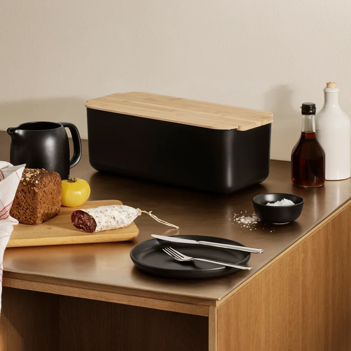 Bread bin from Eva Solo in the colors bamboo / black