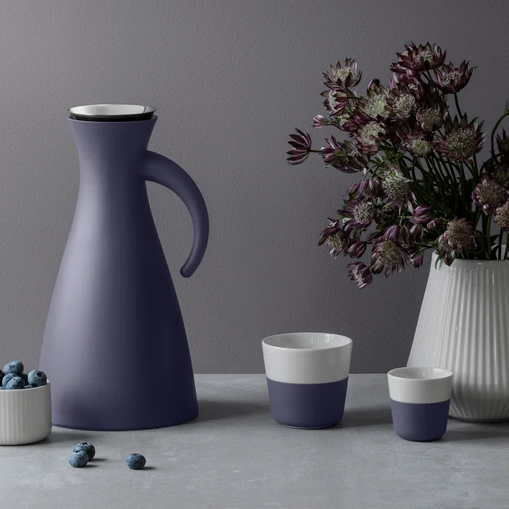 Espresso mug and the Caffe Lungo mug from Eva Solo in color purple blue