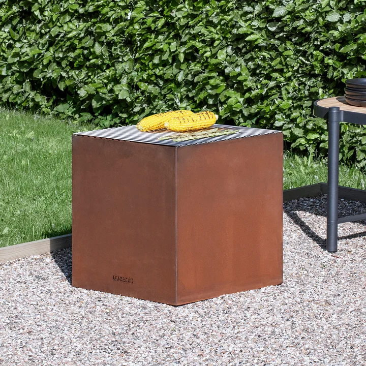 Grill grate on FireCube fire basket from Eva Solo