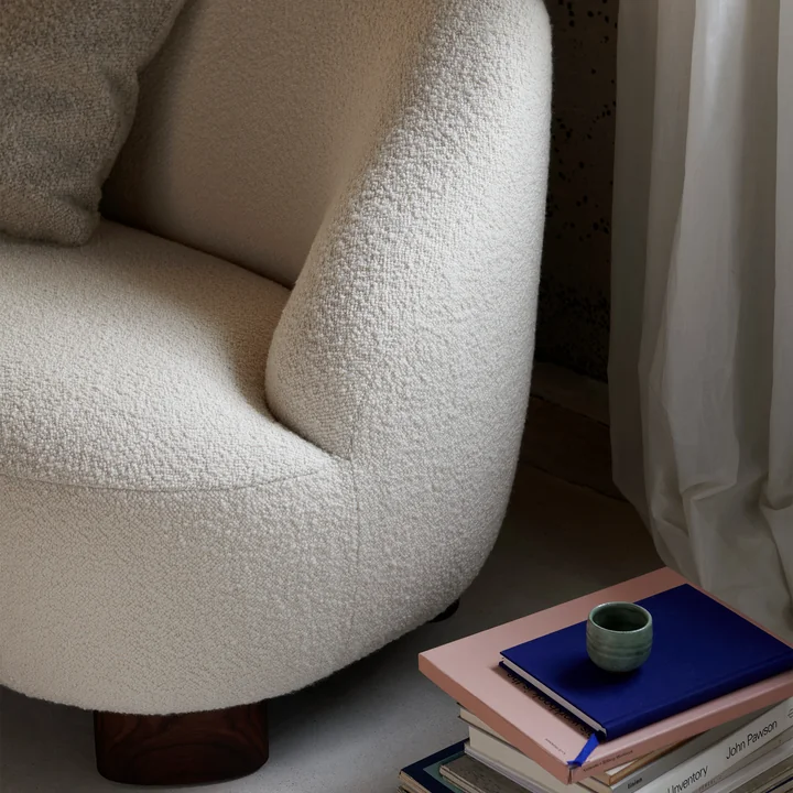 Margas LC3 2-seater sofa, walnut / ivory (Karakorum 001) from & Tradition